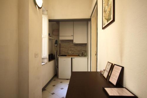 Top floor studio in Campo de Fiori - Tap to explore photos