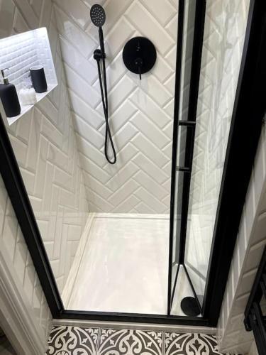 Private Access Double Ensuite Room - Ground Floor - Tap to explore photos