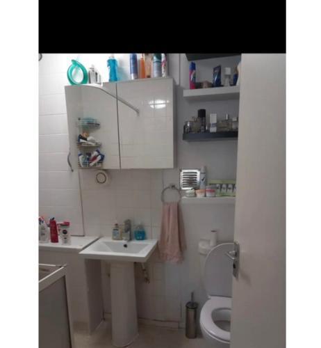 Room in central London - Tap to explore photos