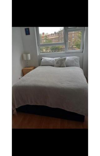 Room in central London - Tap to explore photos