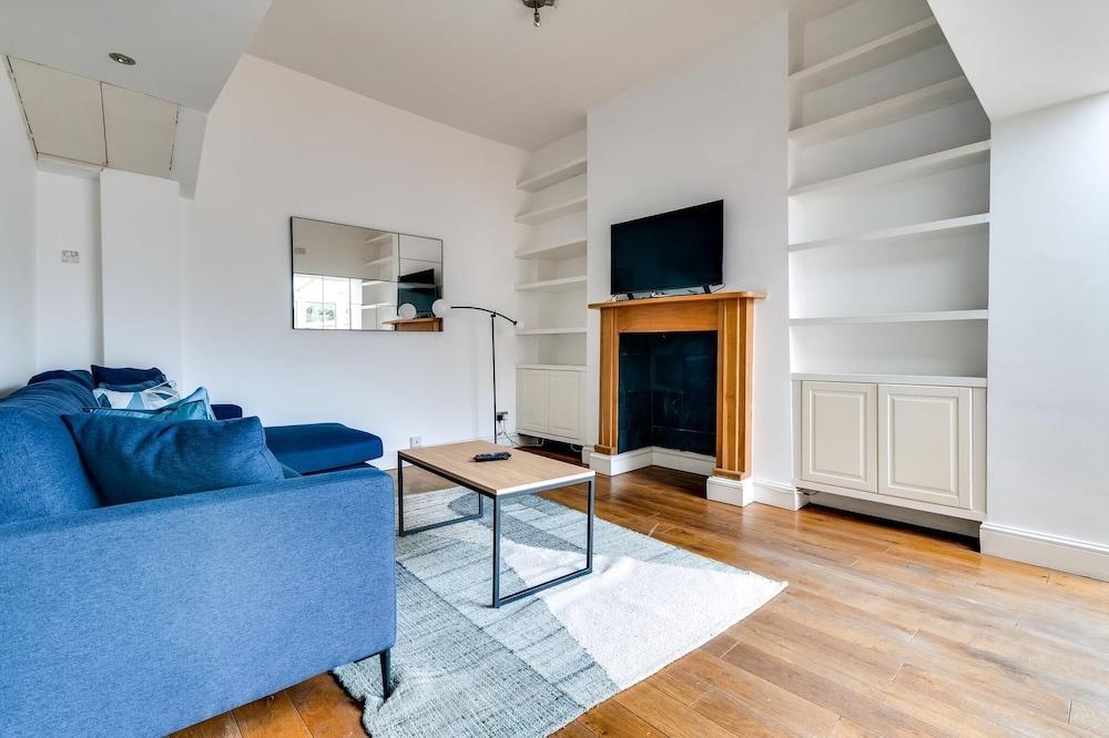 Tufnell Park Hideaway - Tap to explore photos