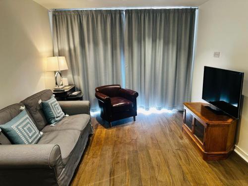 Modern 1 BR flat on Putney Hill - Tap to explore photos