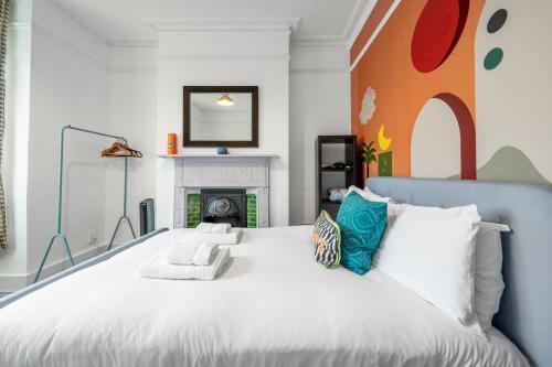 Claremont Apartment A - London - Tap to explore photos