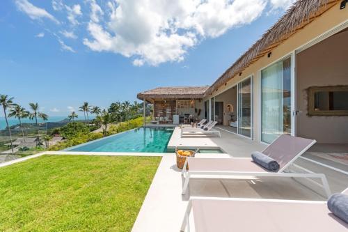 Seabreeze Haven Tropical Villa - Tap to explore photos