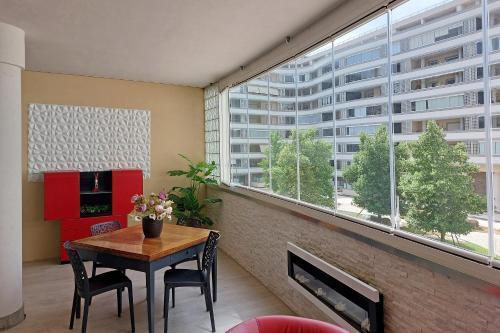 Aki's Flat - Tap to explore photos