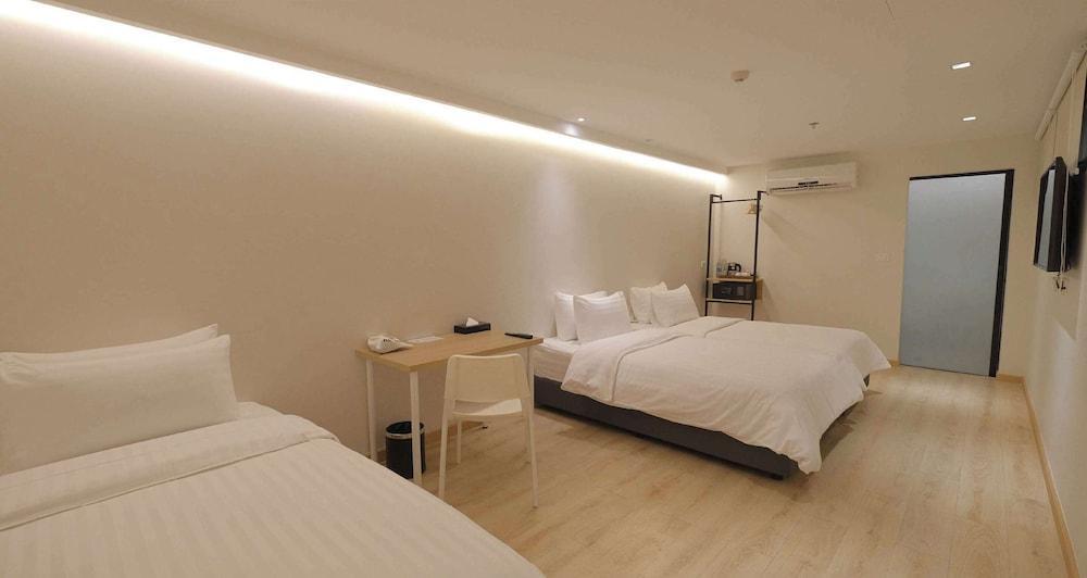 SimpleStay Chatuchak, SureStay Collection by Best Western - Tap to explore photos