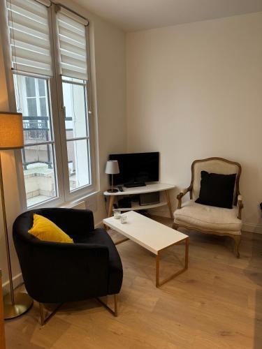 Appartement entier aux Abbesses - Montmartre - Flat in Montmartre - Tap to explore photos