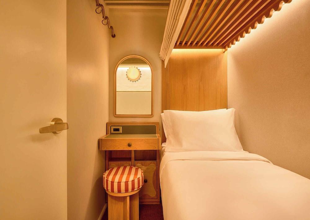 Now Now NoHo Room Type - Women + Sleeper Cabin