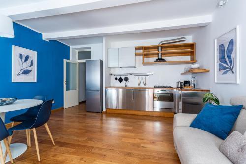 iFlat Discovering Monti - Charming and Modern apt - Tap to explore photos