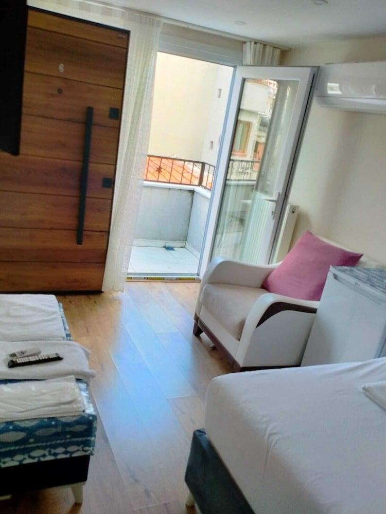 BlueRoyal Grand Bazaar Room Type - Classic Room, Balcony, City View BlueRoyal Grand Bazaar Room Type - Classic Room, Balcony, City View