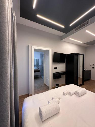 Eterna Suites Roma - Tap to explore photos