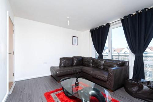Charming 1BR Flat with Neighborhood Views - Tap to explore photos
