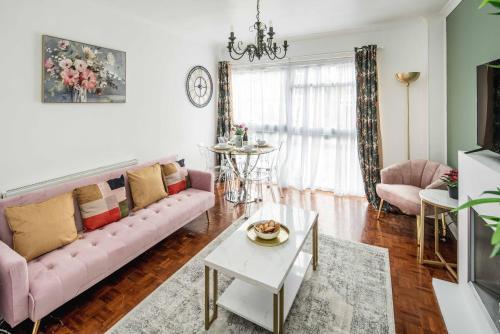 Chatsworth Ground Floor Apartment! - Tap to explore photos