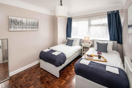 Chatsworth Ground Floor Apartment! - Tap to explore photos