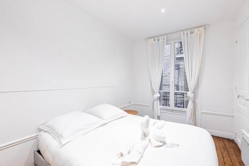GuestReady - Chic & Spacious Paris Getaway - Tap to explore photos
