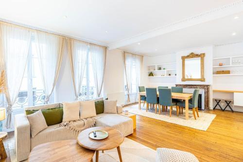 GuestReady - Chic & Spacious Paris Getaway - Tap to explore photos
