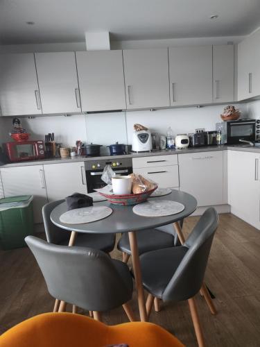 Luxury appartement in london - Tap to explore photos