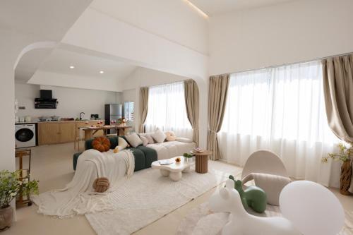 Ratchada Retreat Boutique Suites - Tap to explore photos