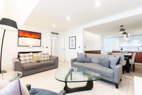 Clarges- HSK Luxury Apartments - Tap to explore photos