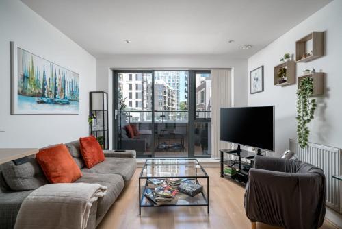 Wandsworth Deluxe Two-Bedroom Apartment - Tap to explore photos