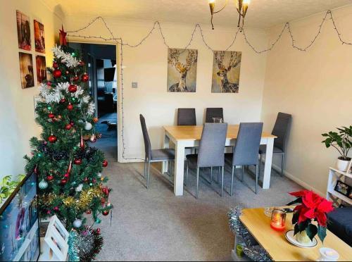 Beautiful One Bedroom Flat in London - Tap to explore photos