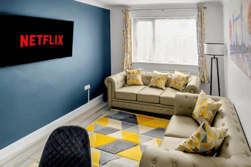 Modern 2 BR ground floor apartment with parking - Tap to explore photos