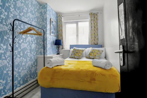 Modern 2 BR ground floor apartment with parking - Tap to explore photos