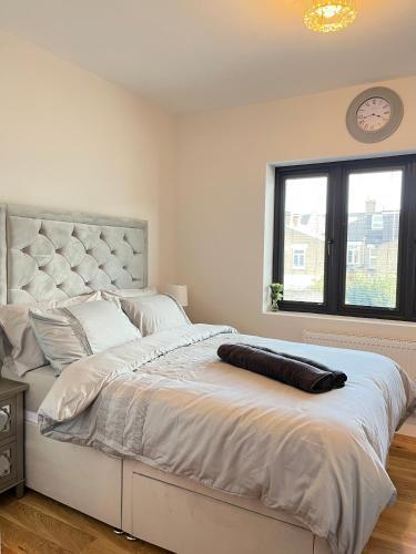 Beautiful Entire Flat In London - Tap to explore photos