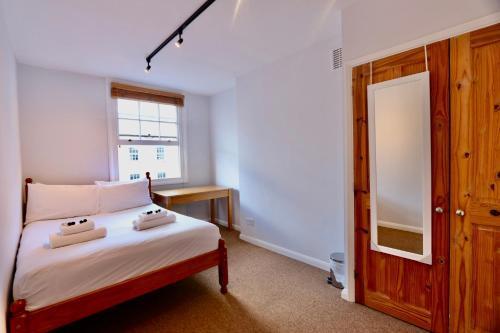 Central London property - Tap to explore photos