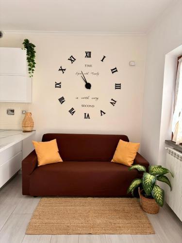 JBS Guest House - Tap to explore photos