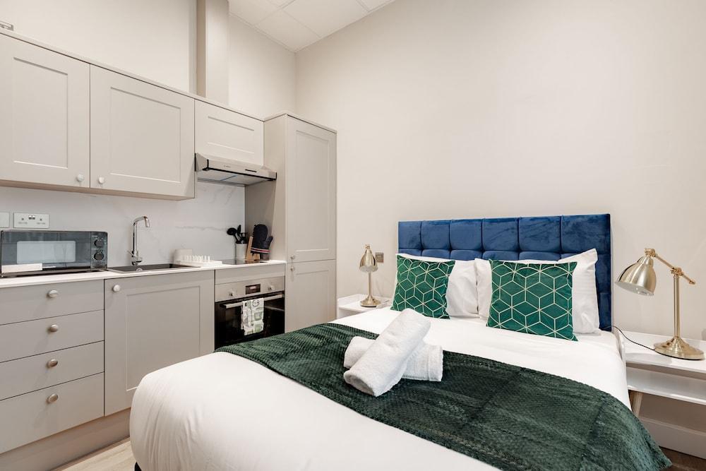 Hyde Park Studios Room Type - Deluxe Studio, Ensuite, City View