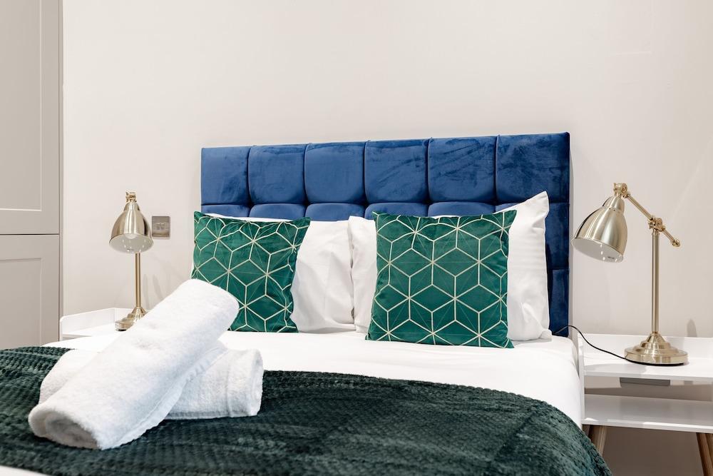 Hyde Park Studios Room Type - Deluxe Double Room, Ensuite, City View