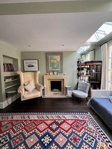 Stunning Townhouse in beautiful Notting hill - Tap to explore photos