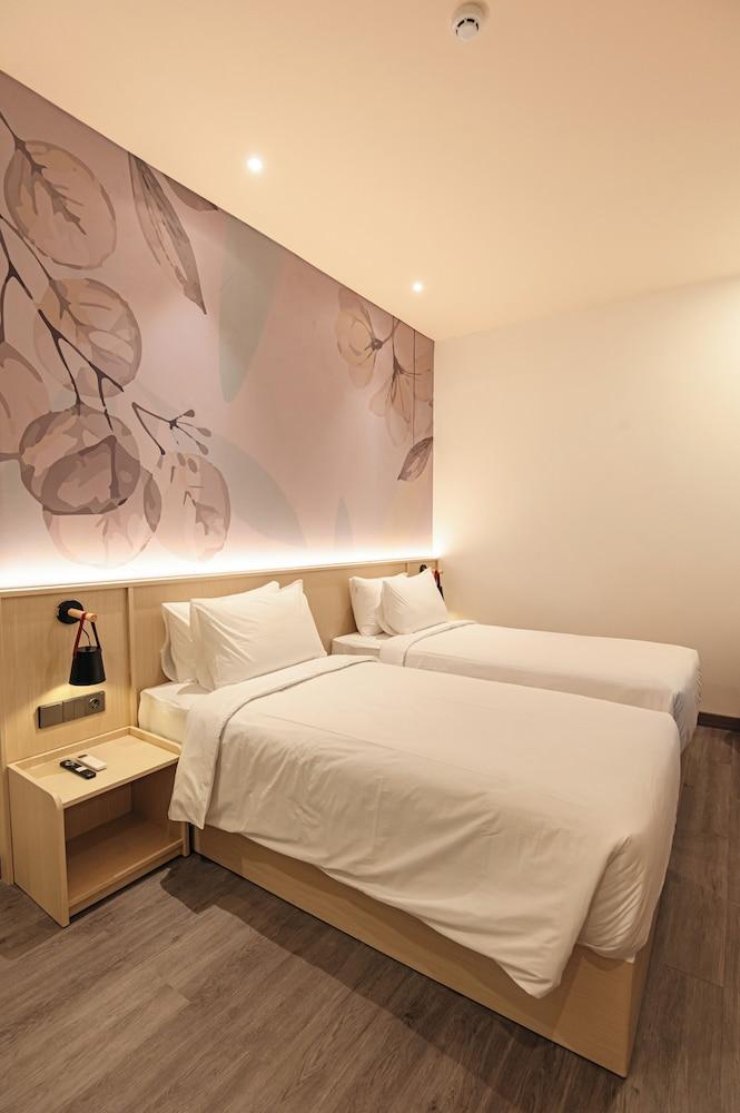 True Blue Menteng Jakarta Room Type - Superior Twin Room