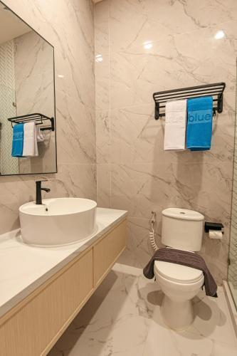 True Blue Hotel Menteng - Tap to explore photos