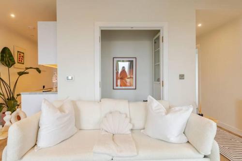 Niru Experience Skyview Penthouse - Tap to explore photos