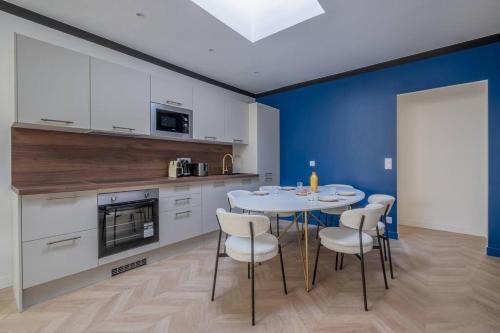 Appartement au cœur du 11ème Quartier Oberkampf - Tap to explore photos