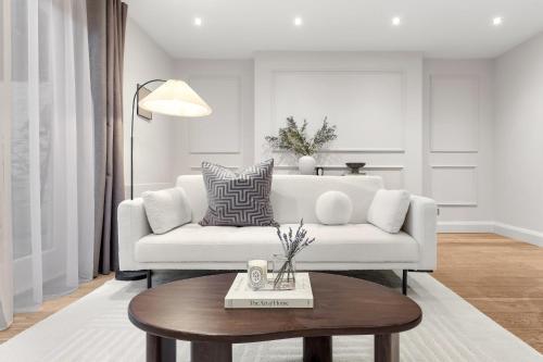 Designer Garden Home in Central London - Tap to explore photos