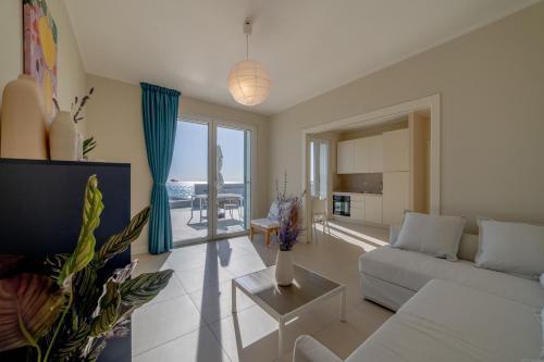 Le Suites sul Mare di Esterina - Tap to explore photos