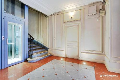 Wonderful apartment 3bedr Saint Honoré - Tap to explore photos
