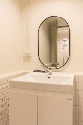 Samyan Story Boutique Hotel - Tap to explore photos