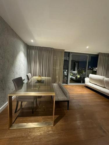 Luxury Chelsea Waterfront View - Tap to explore photos