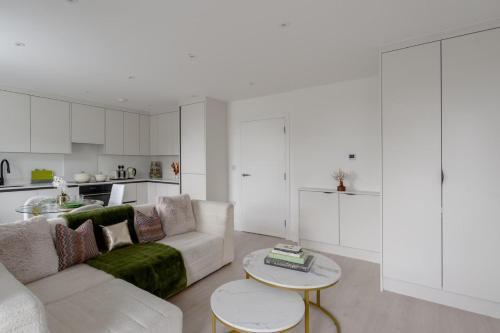 Luxury Cosy Central Suite - Tap to explore photos