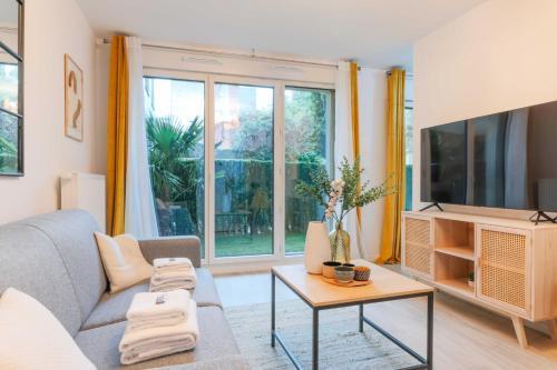A Cozy Nest with Garden - Montreuil - 1BR 4P - Tap to explore photos