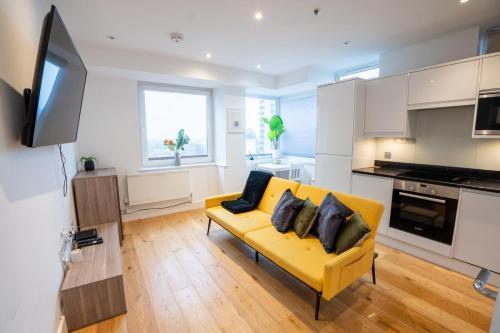 Stylish flat Croydon - Tap to explore photos