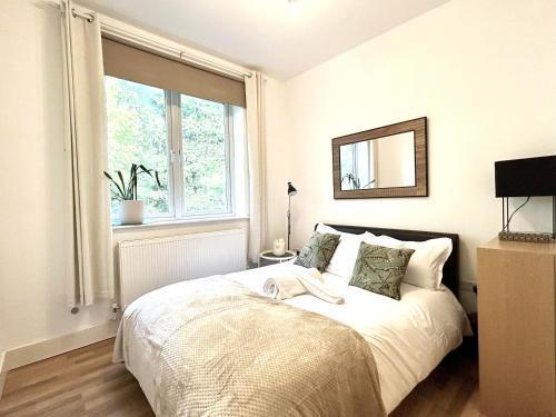 Olympia Apartments - 2 bed, 2 bath - Tap to explore photos