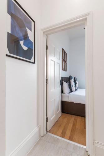 Acton Central apartment - Tap to explore photos