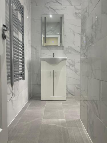 Croydon Serviced Accommodation - Tap to explore photos