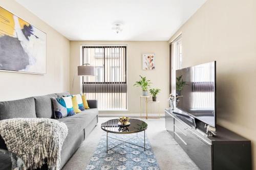 CS Apartments Oxford Street - Tap to explore photos