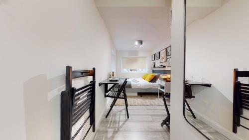 Stylish Studios near Regents Park! - Tap to explore photos
